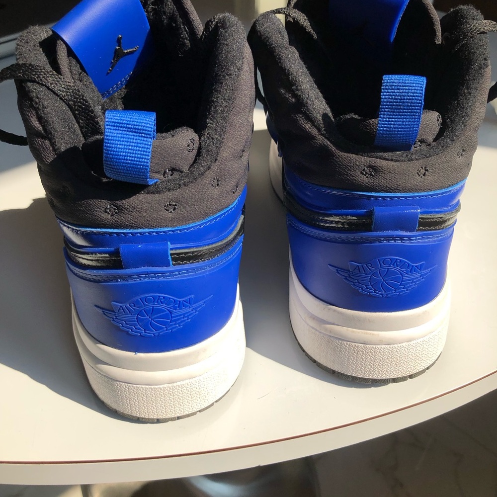 Nike Air Jordan Mid. Special Edition. Amazing like new condition.